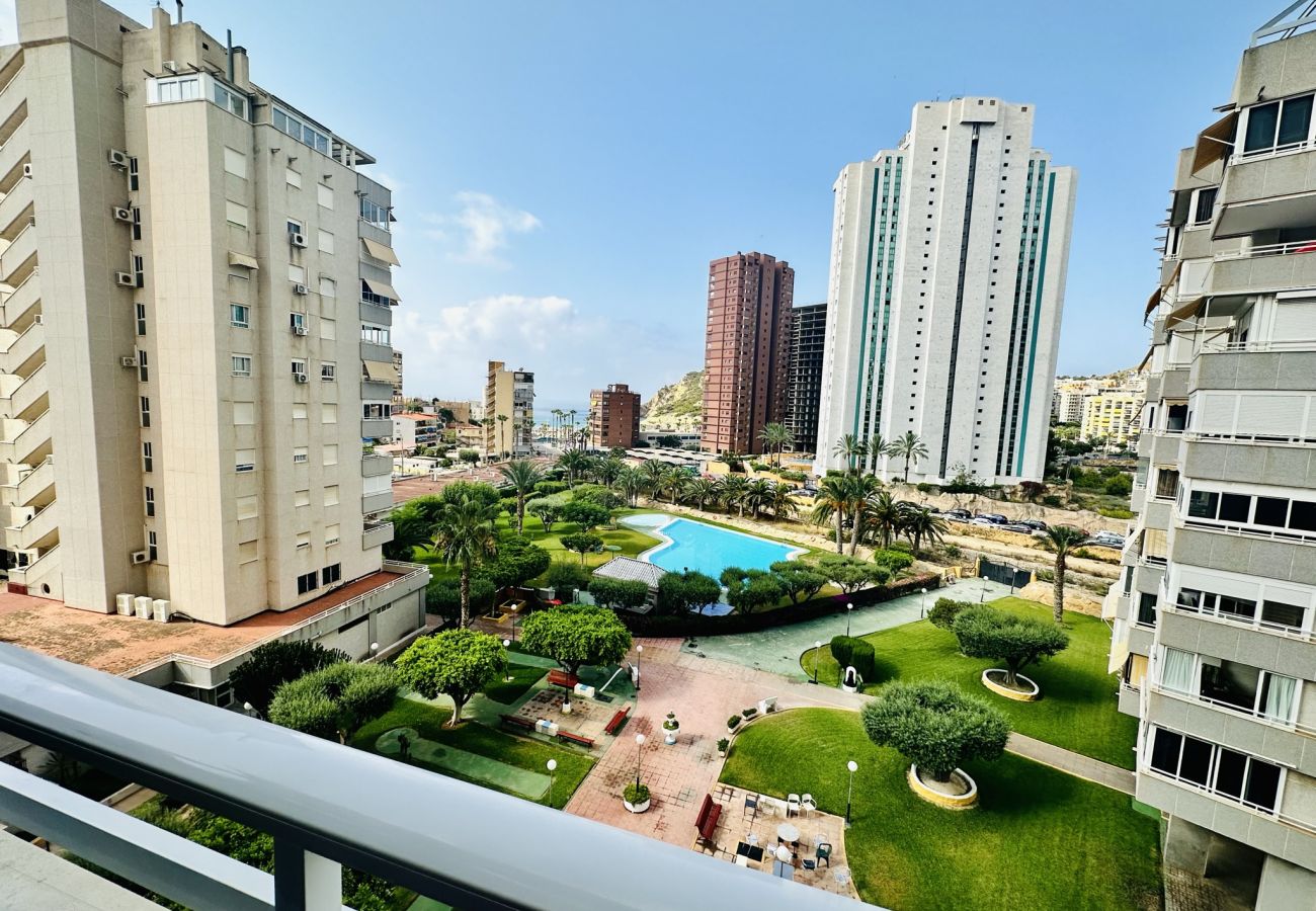 Vistas a la naturaleza y piscina de un apartamento vacacional