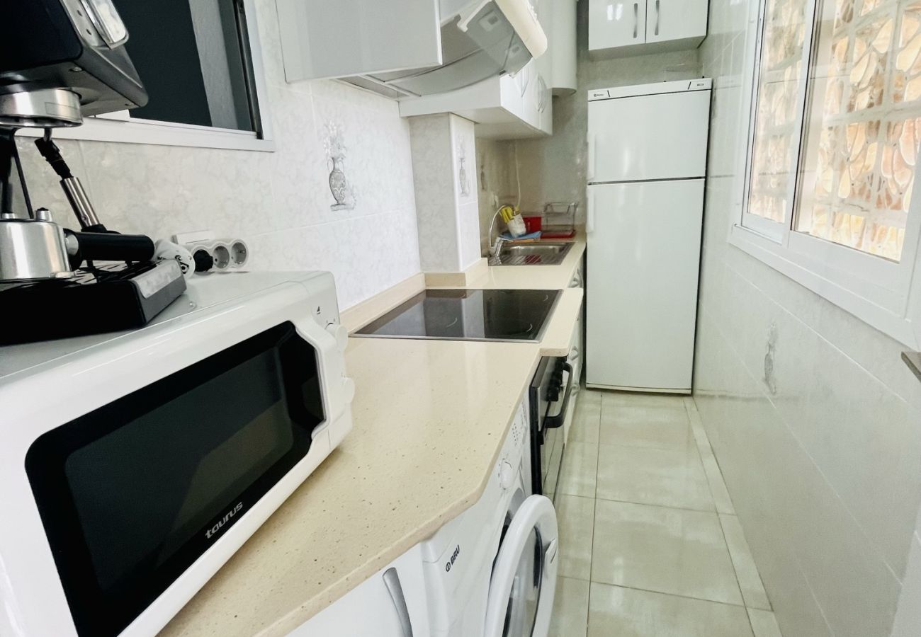 Luminosa y equipada cocina de apartamento vacacional