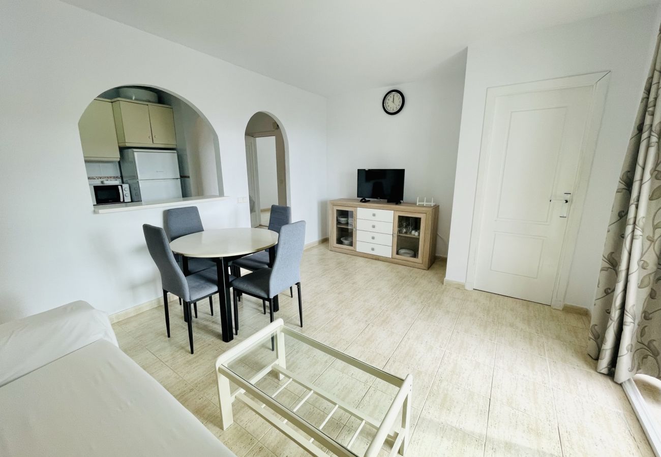 Luminosa sala de estar de este apartamento vacacional en Finestrat