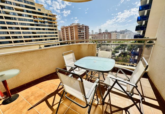 Terraza exterior con vistas en apartamento de alquiler vacacional en Alicante