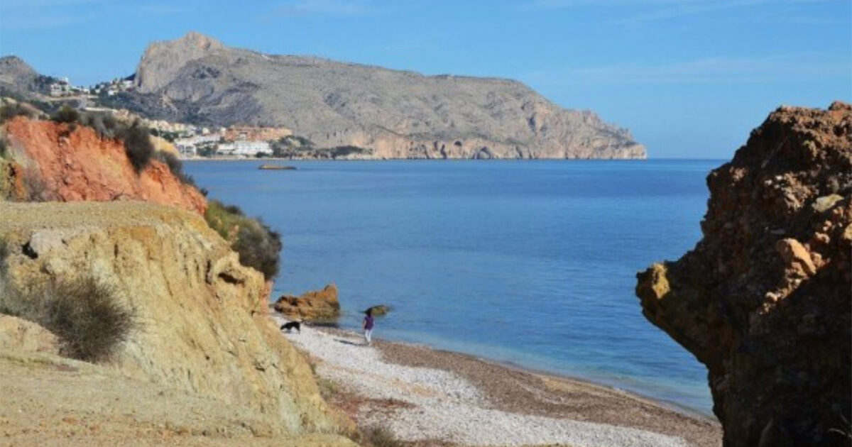 Benidorm beach seen from the Balcón del Mediterráneo
