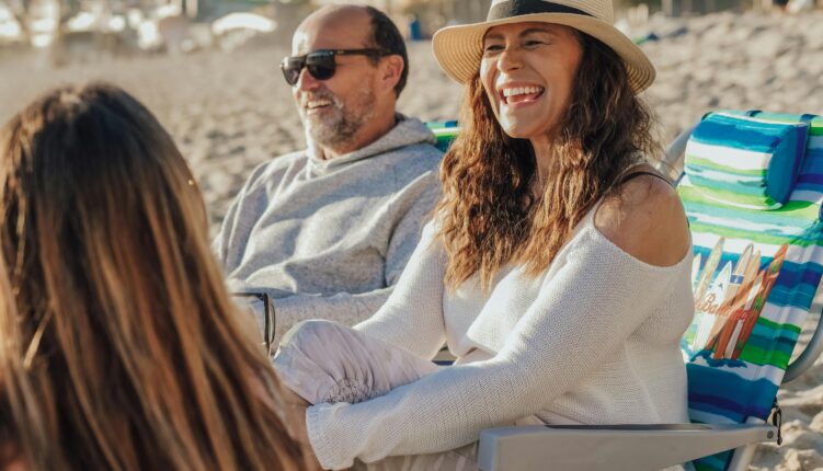gente de vacaciones en la playa