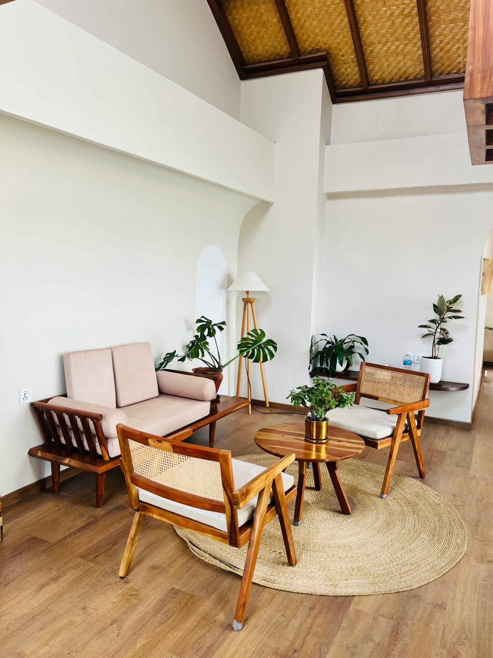 interior apartamento con coquetos muebles
