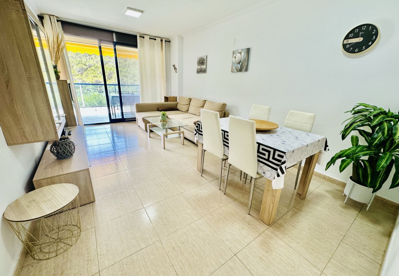 Spacious and modern dining room for holiday rentals in Alicante