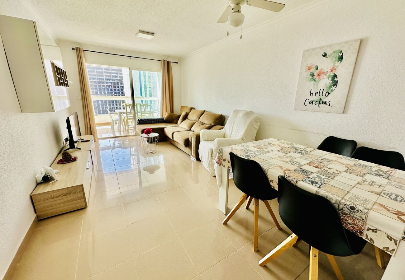 Spacious dining room of the holiday rental flat in Alicante