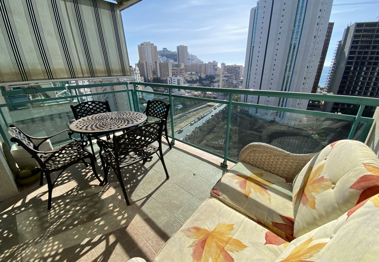 Outside terrace of the furnished holiday flat in Alicante.