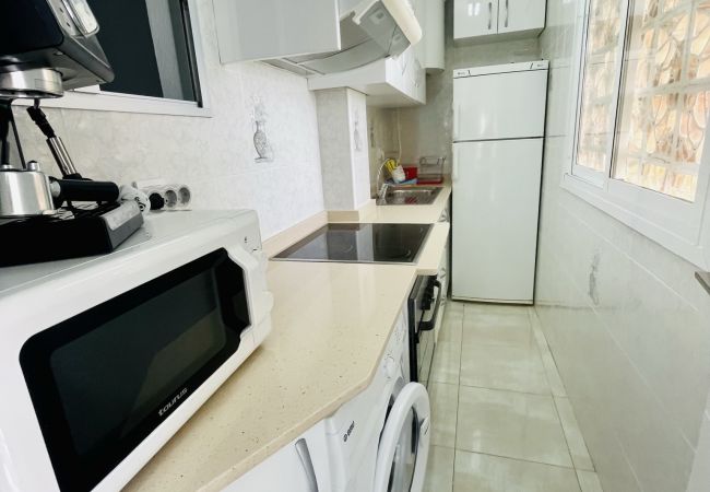 Bright and fully equipped holiday flat kitchen