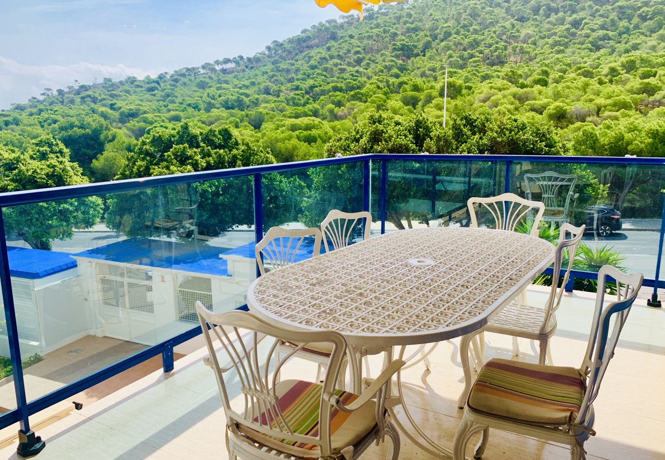 Outdoor terrace with views of the Alicante Mountains