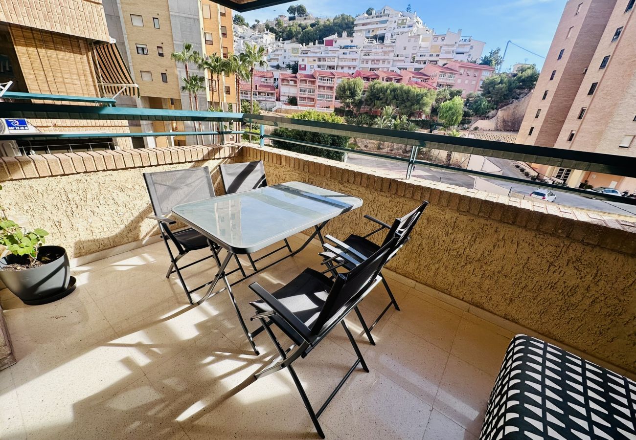 Outdoor terrace with table of a holiday flat in Finestrat