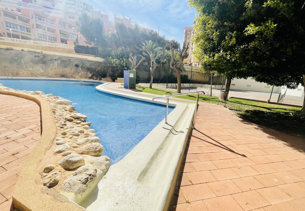 Private swimming pool of the holiday rental flat in Finestrat