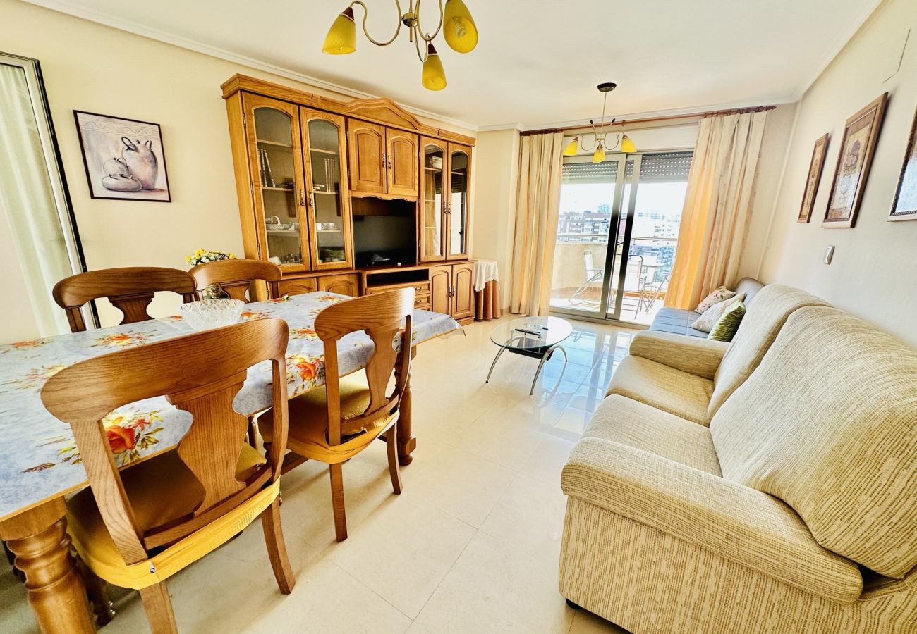 Spacious living-dining room of the holiday rental flat in Alicante