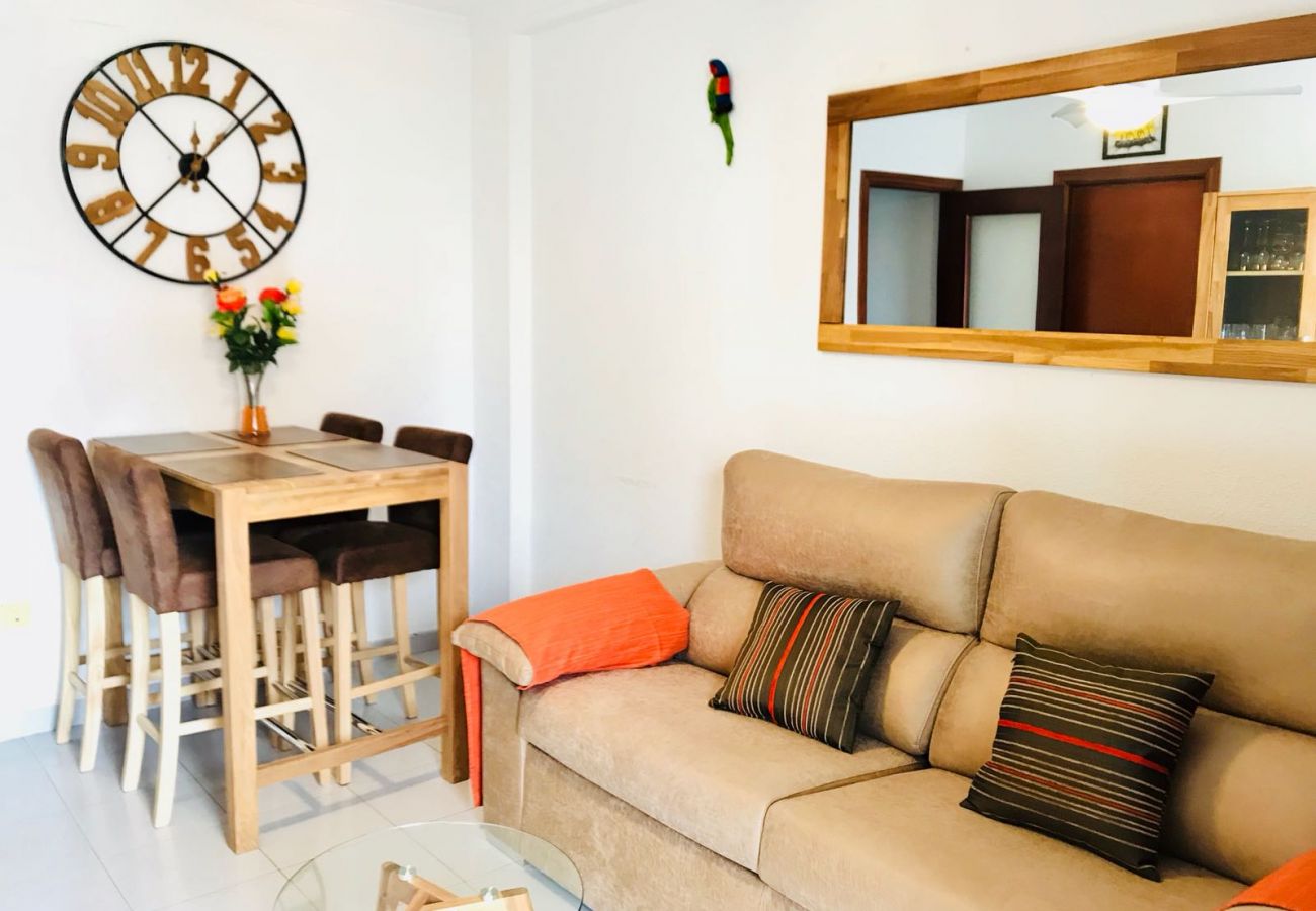 Appartement de vacances moderne et meublé, salle de séjour à Cala Finestrat