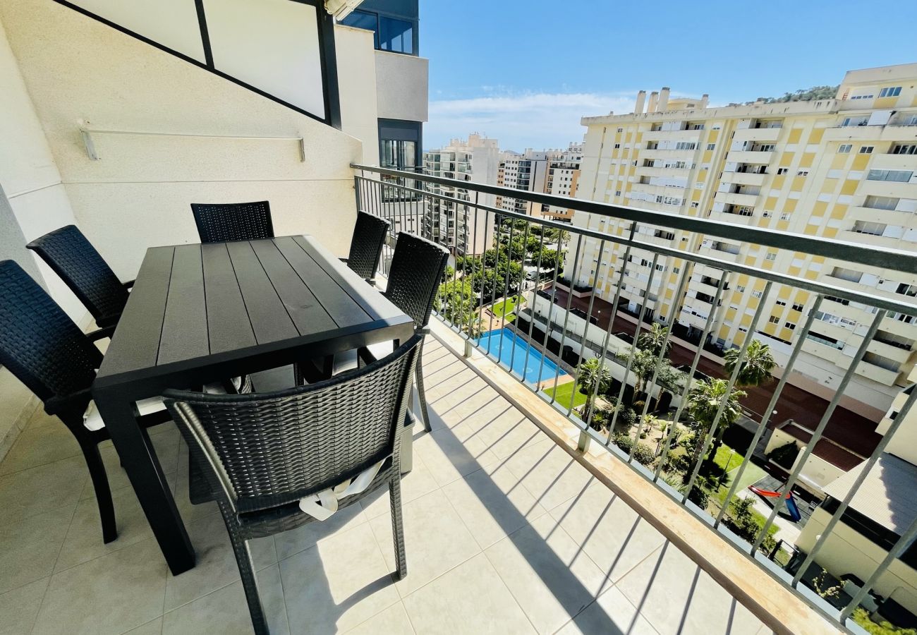 Grande terrasse extérieure d'un appartement de vacances à Alicante